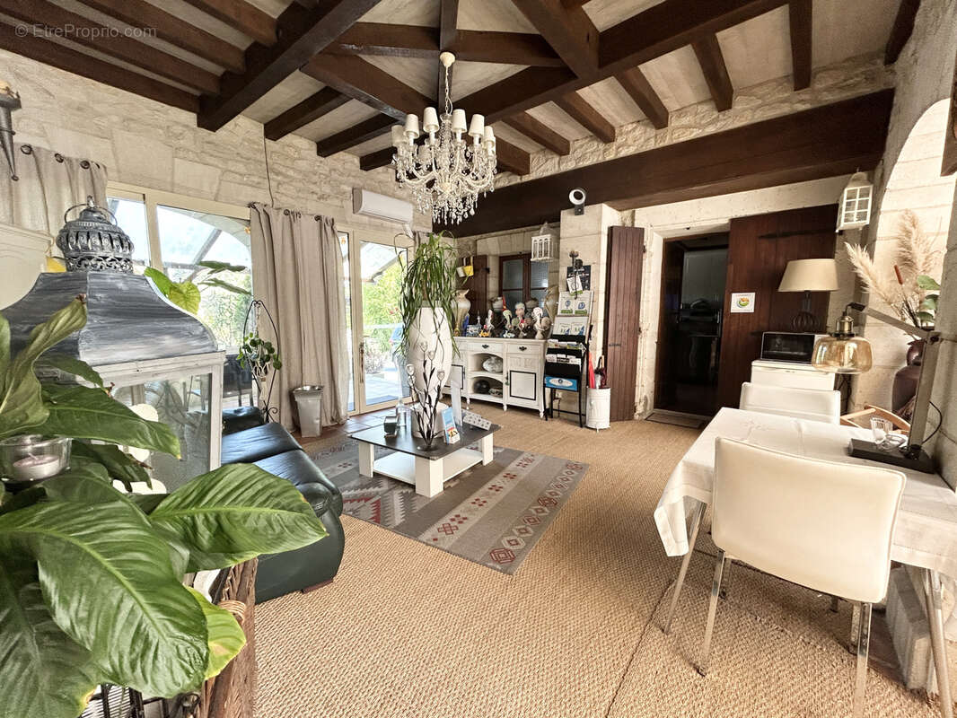 Maison à TERRASSON-LAVILLEDIEU