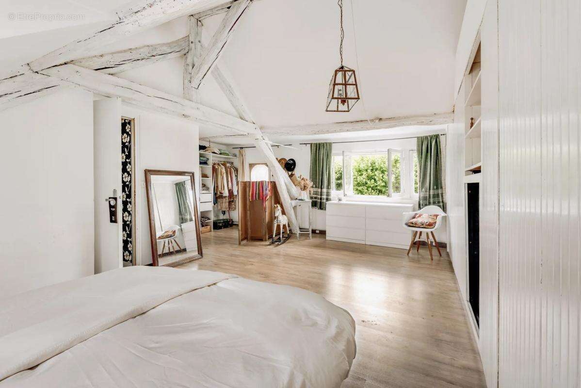 Maison à VILLENEUVE-LA-GARENNE