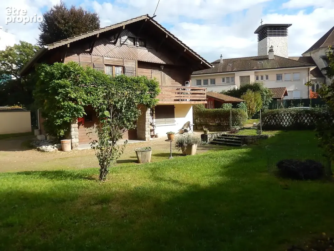 Terrain clos et paysagé de 1 000 m²