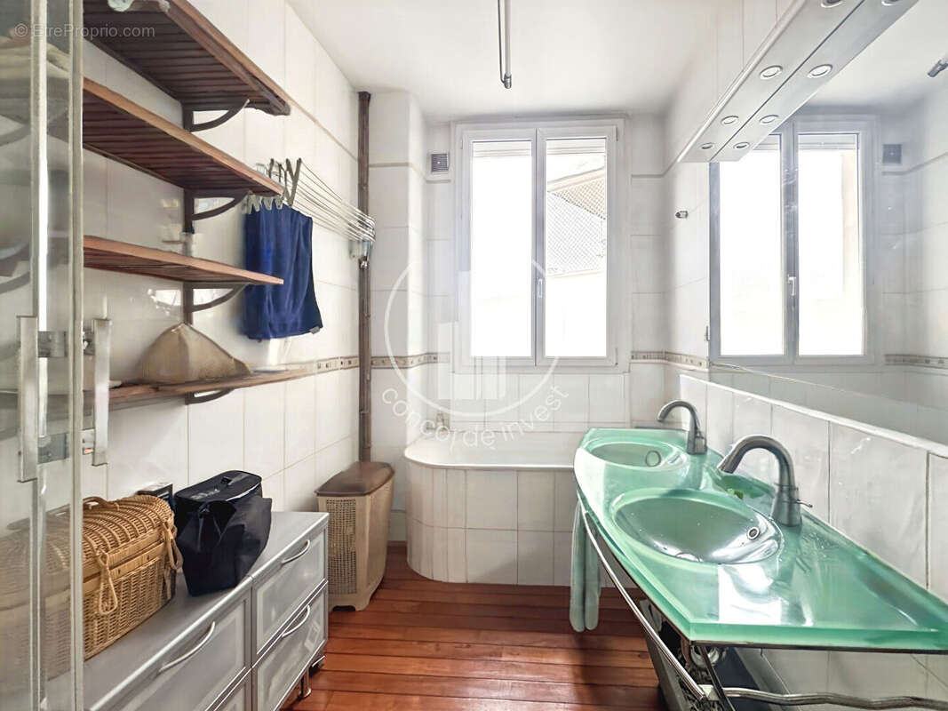 Appartement à NEUILLY-SUR-SEINE