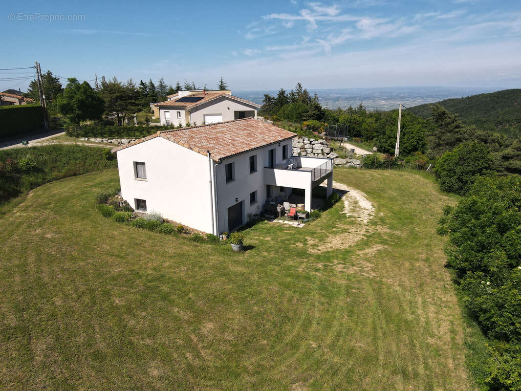 Maison à SAINT-ROMAIN-DE-LERPS