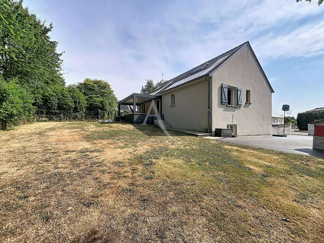 À vendre - Maison familiale avec vie de plain-pied à Combrée - Ombrée d'Anjou - photo 11