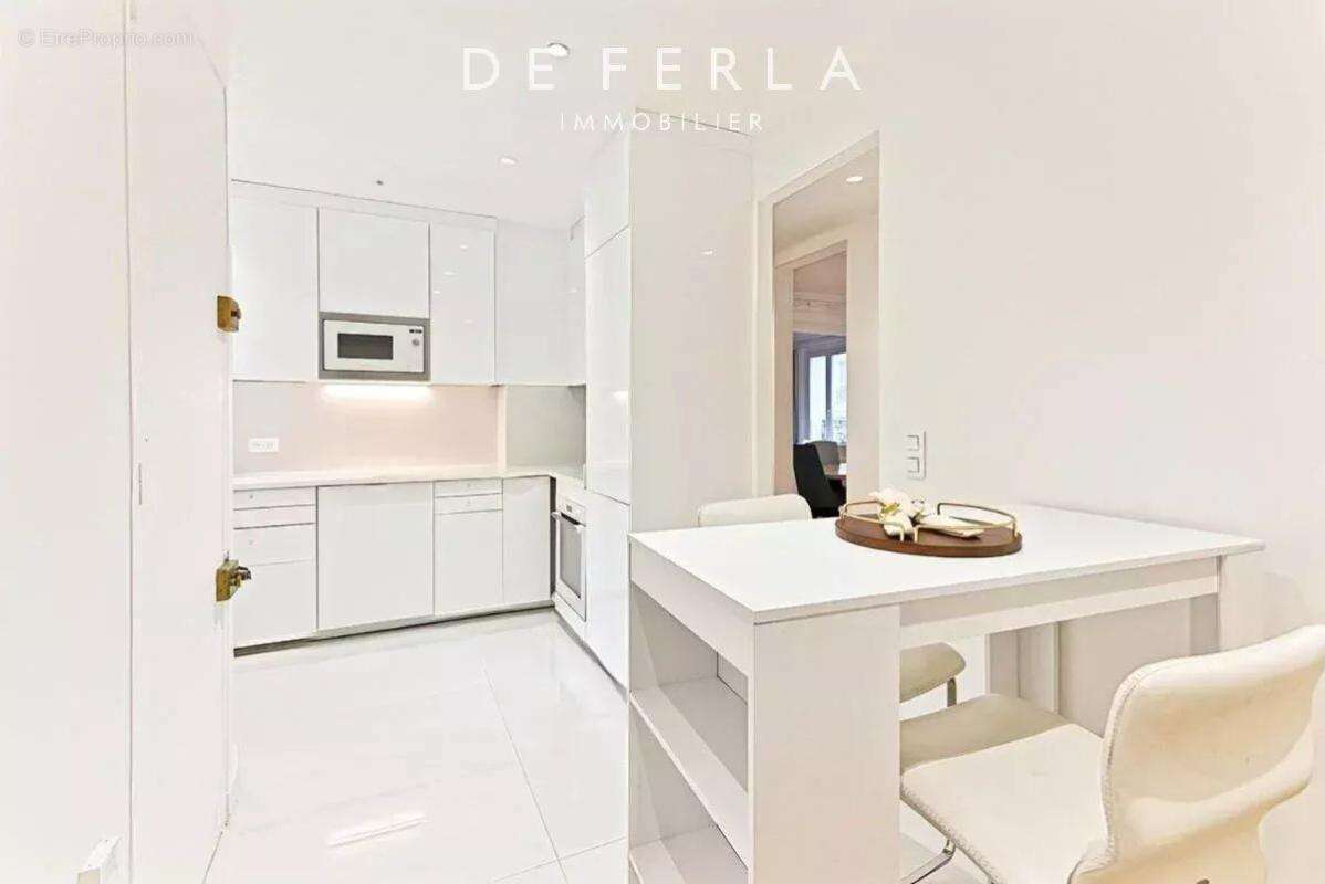Appartement à PARIS-17E