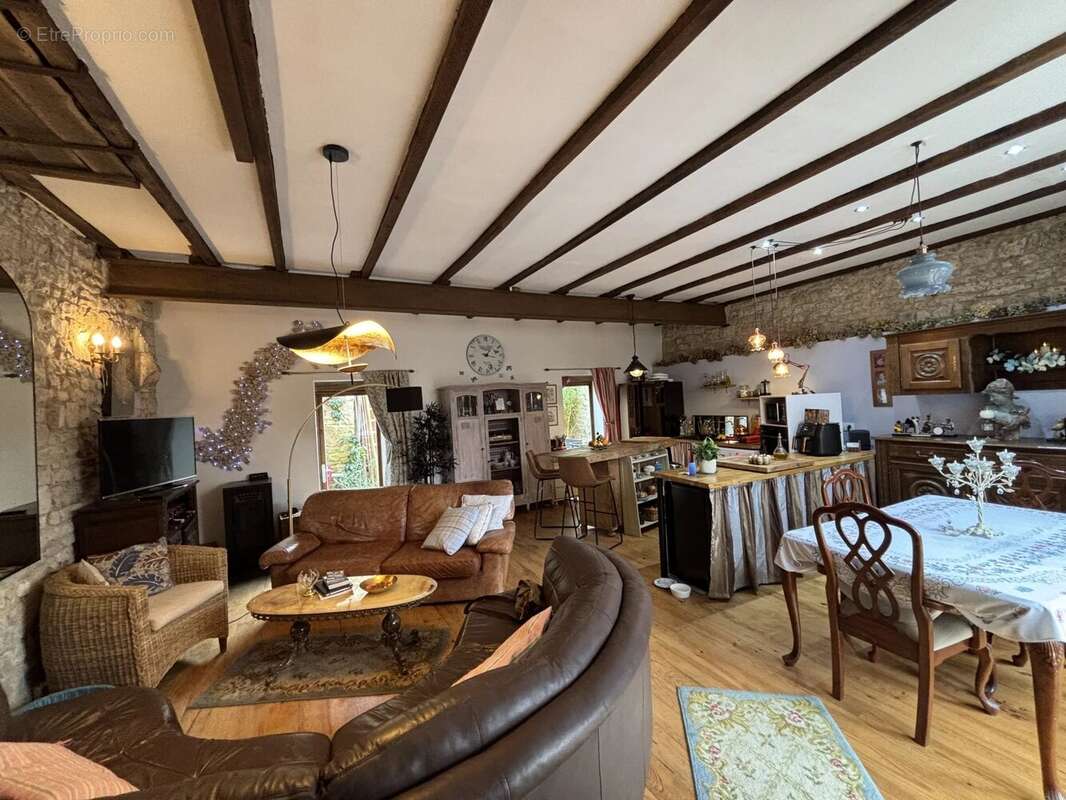 Appartement à NANTEUIL-EN-VALLEE