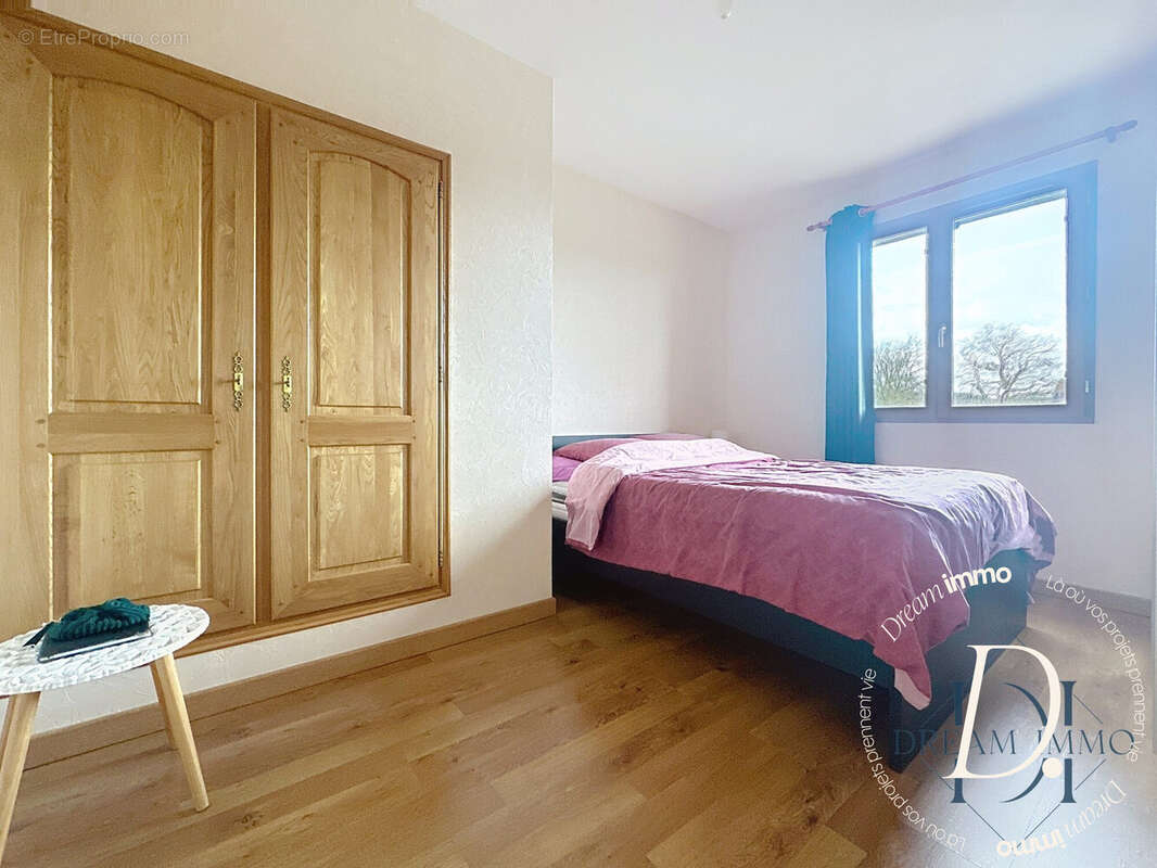 chambre du Rez-de-chaussée - Maison à CIVIERES