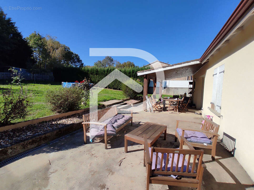 Maison à PETIT-PALAIS-ET-CORNEMPS