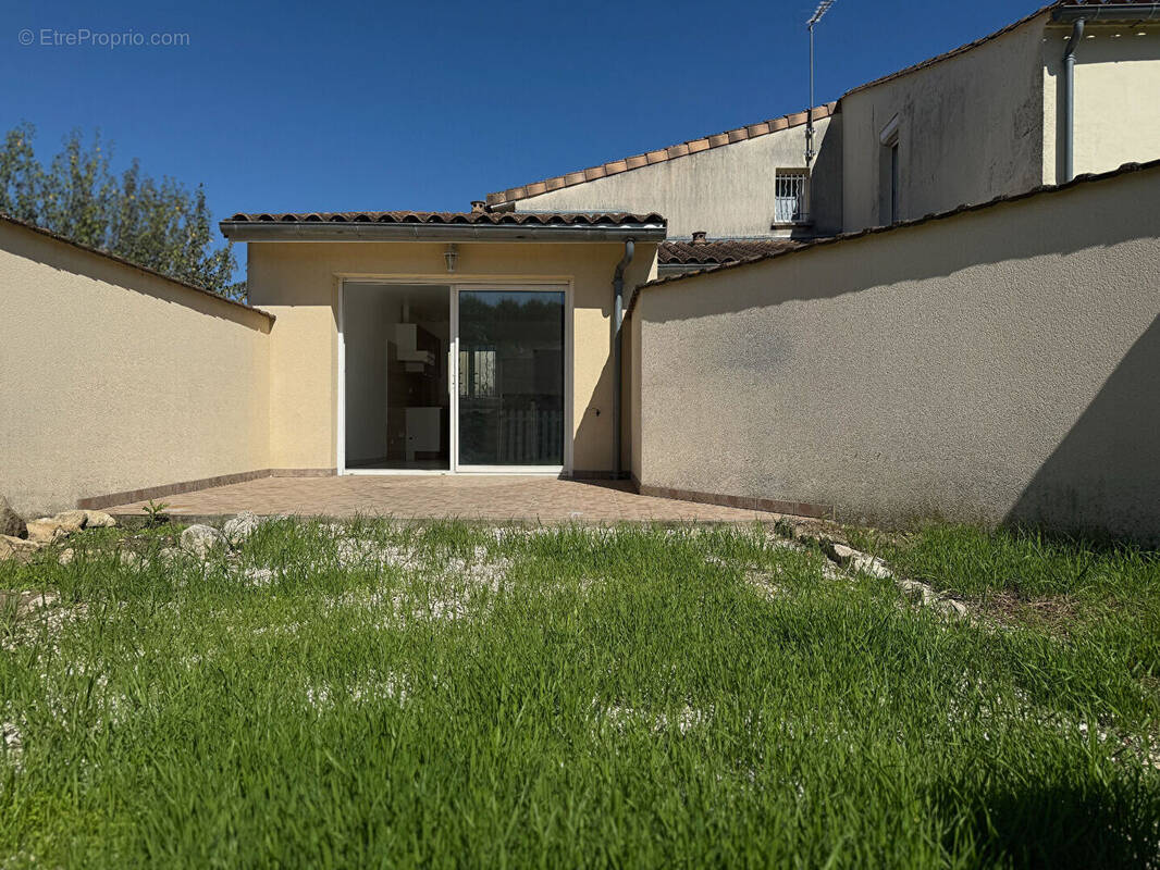 Maison à SAINT-SEURIN-DE-CURSAC