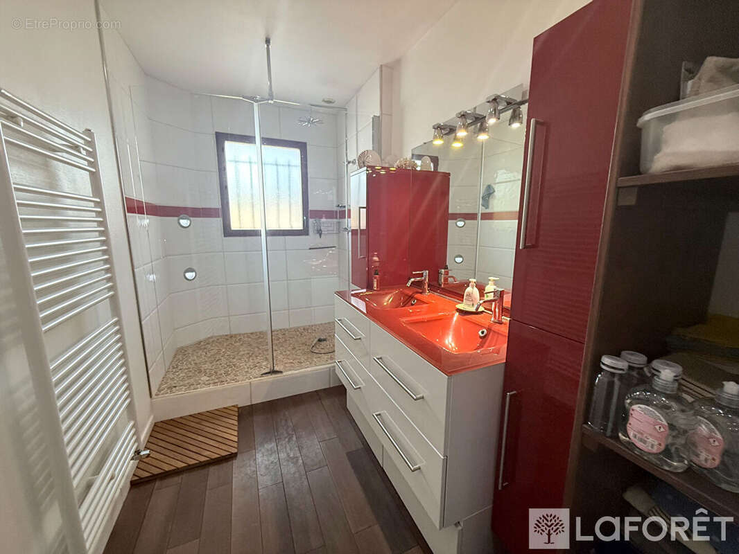 Maison à SAINT-JEAN-D'ILLAC