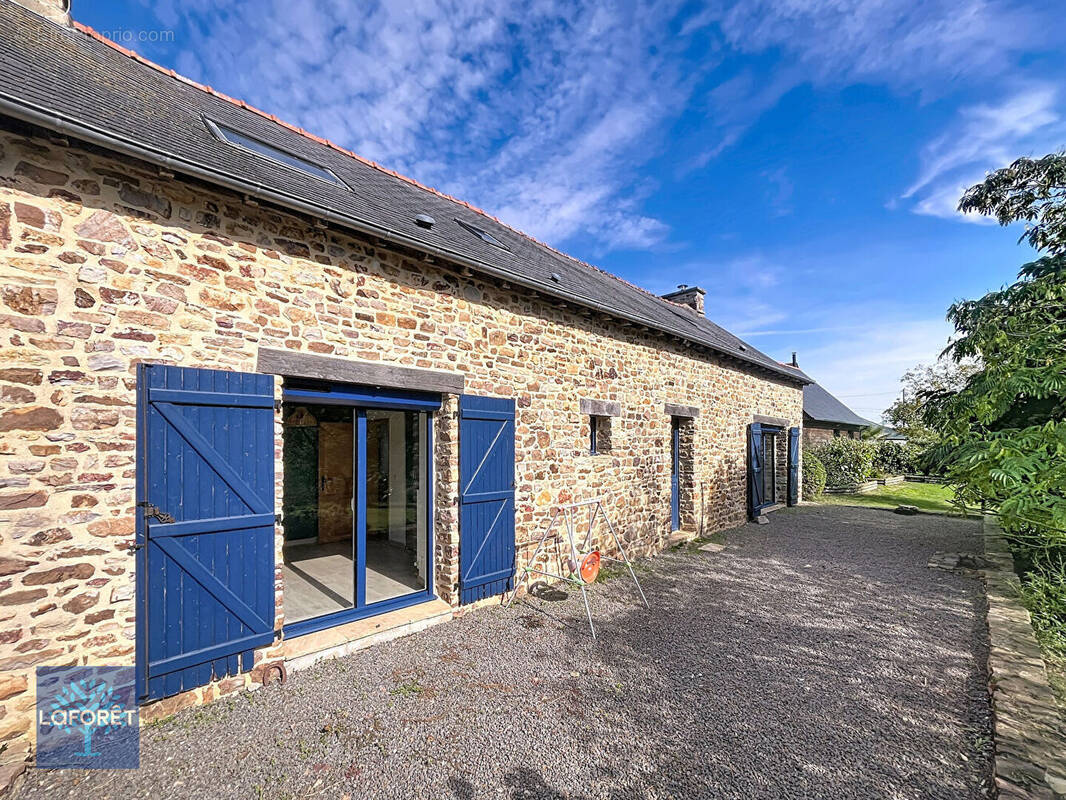 Maison à LIVRE-SUR-CHANGEON