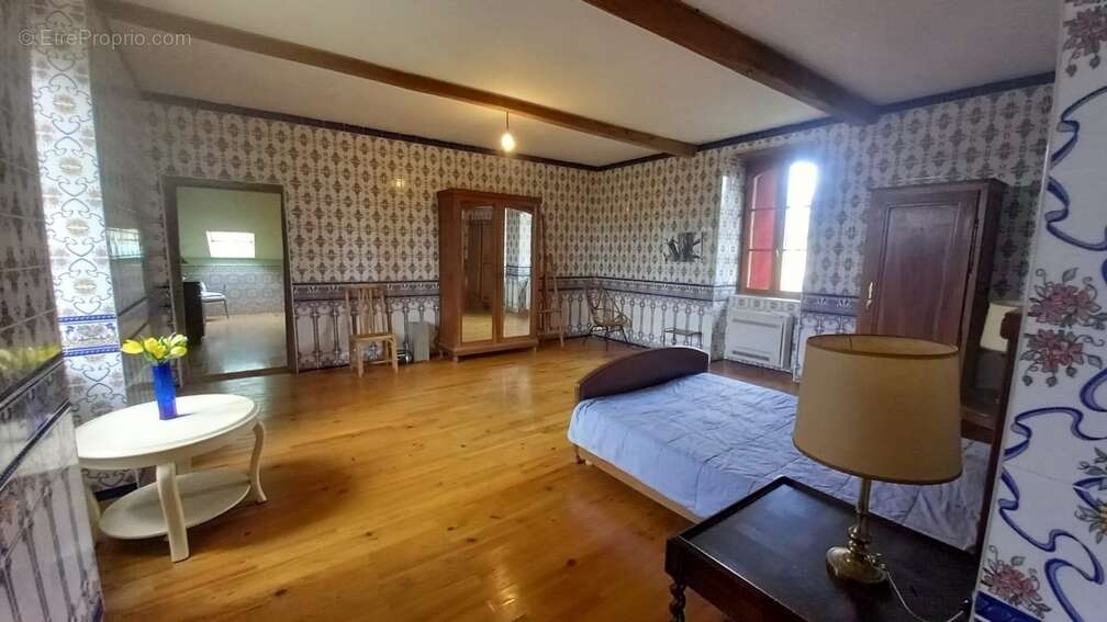 Maison 8 pièces / 235 m² / 199 000 EUR / LAGUIAN-MAZOUS - photo 6