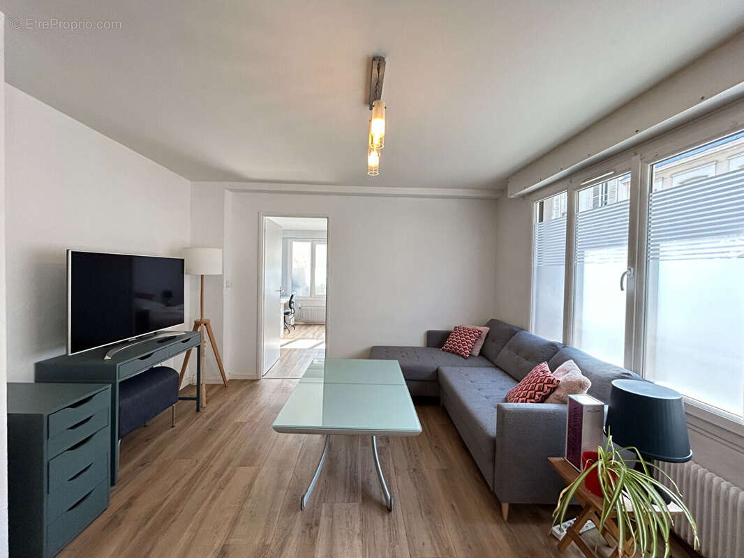 Appartement type 3 - 62.30 m² - reims bd lundy - photo 4