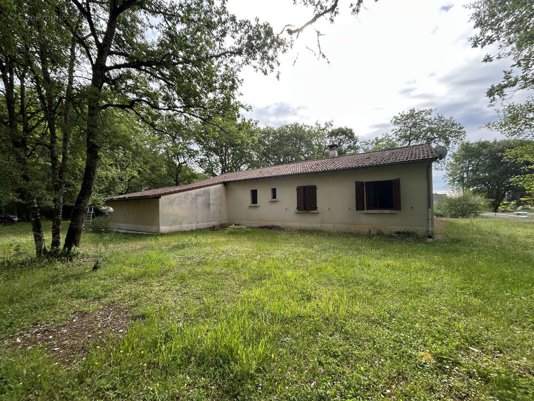 Maison à LACHAPELLE-AUZAC