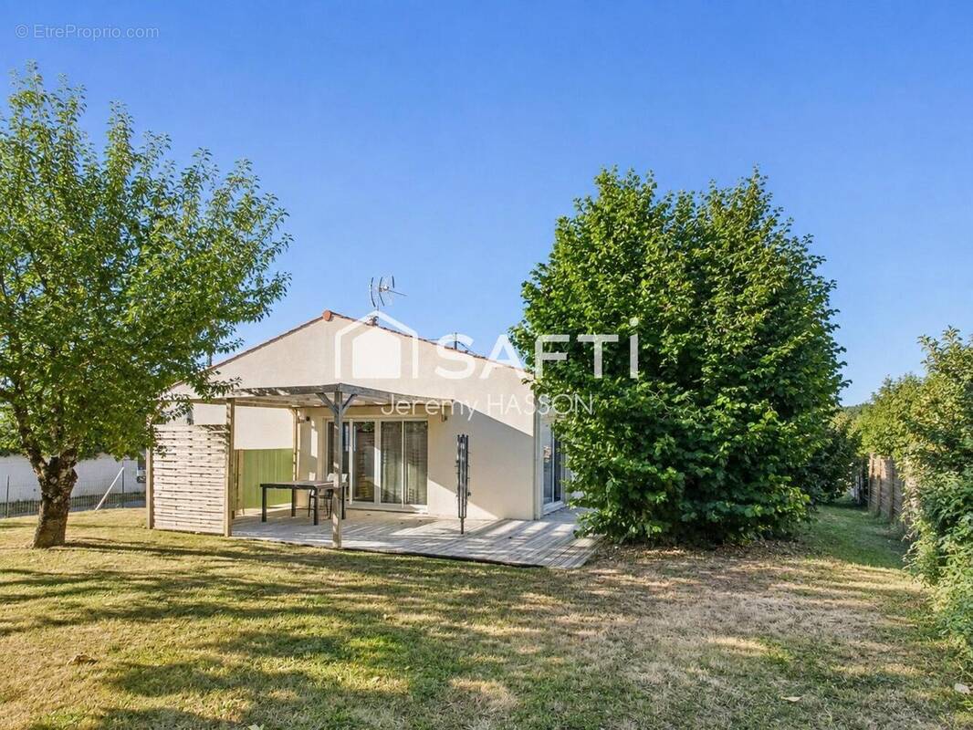 Photo 1 - Maison à CORME-ROYAL