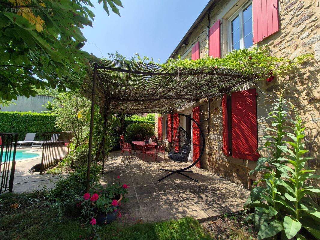 Spacieuse propriété familiale avec appartement indépendant et piscine - photo 2