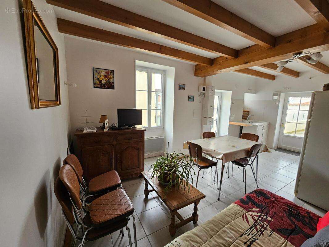 Maison à SAINT-JEAN-D'ANGELY