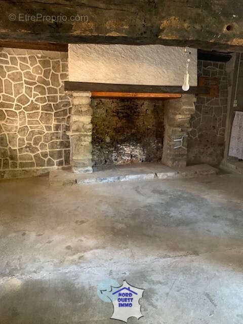 Maison à AMBRIERES-LES-VALLEES