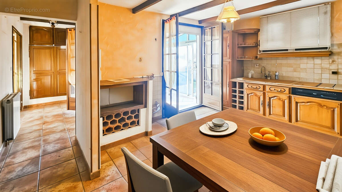 Maison à SAINTE-ANASTASIE-SUR-ISSOLE