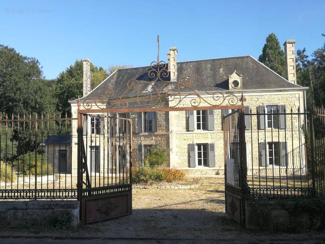 Maison à SALLES