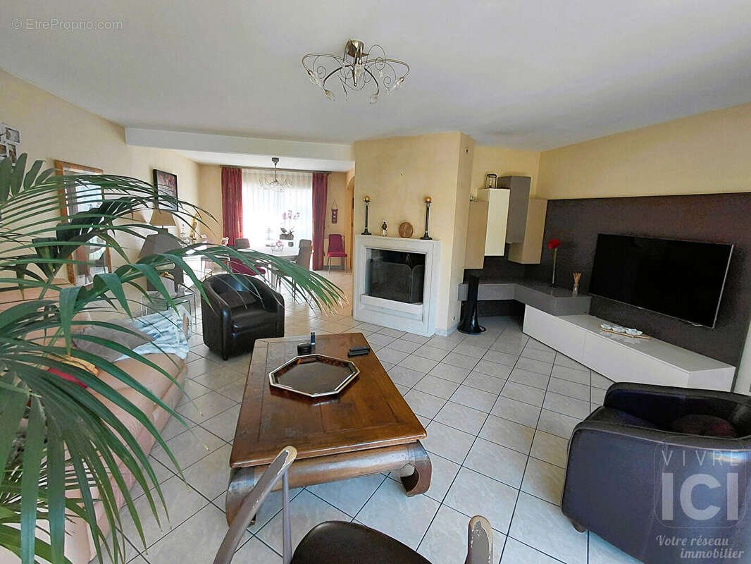 Maison à SAINTE-LUCE-SUR-LOIRE