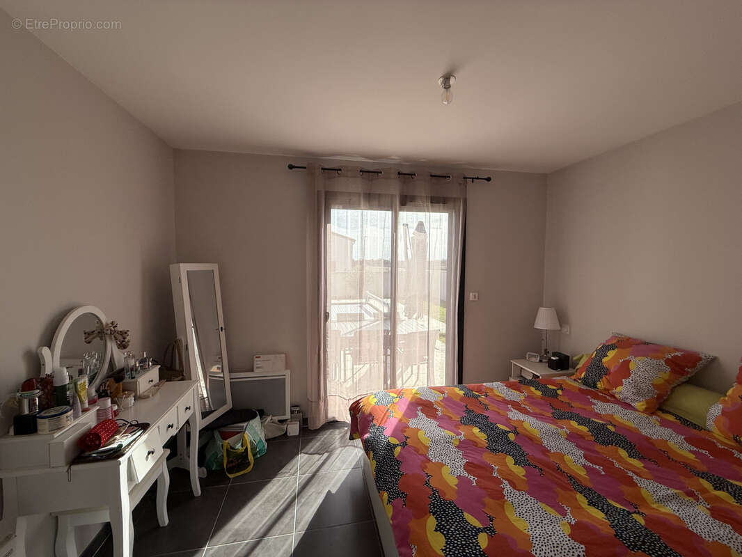 Maison à SAINT-CHAPTES