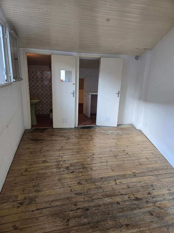 Studio à rénover - Rue Saint Charles - photo 3