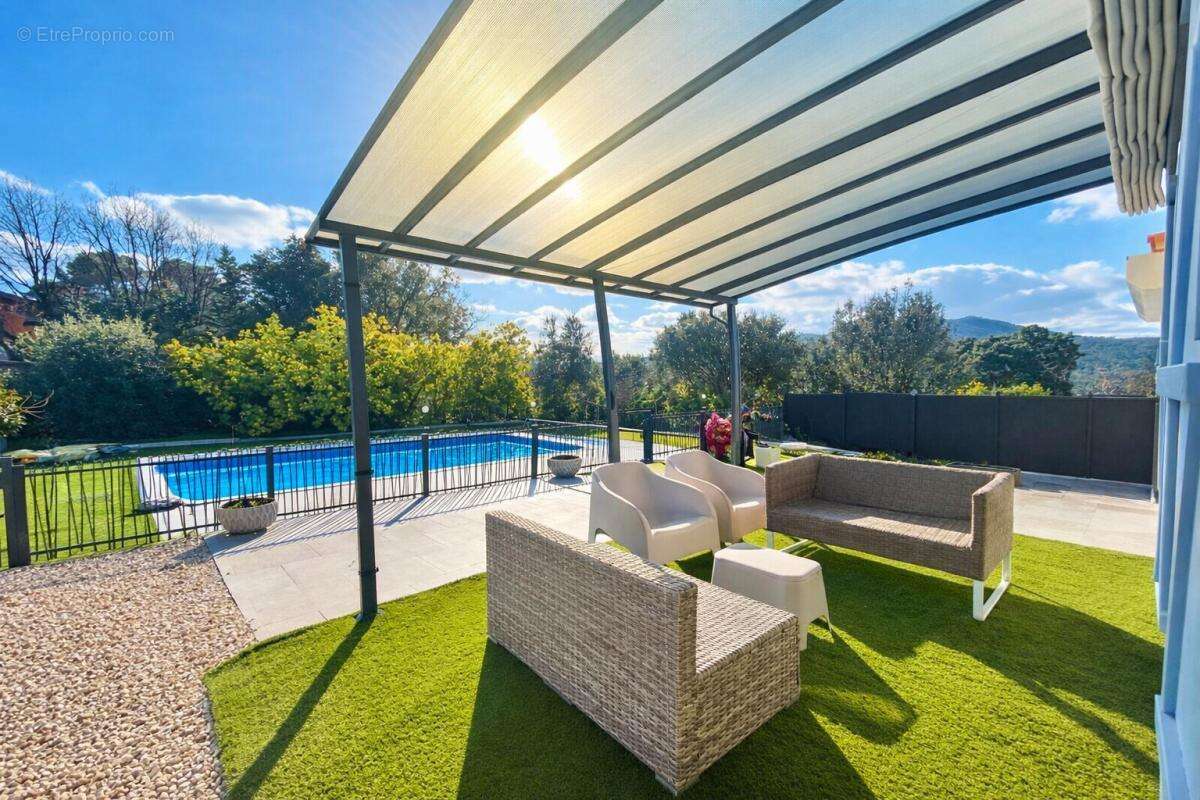 Flassans Sur Issole - Villa  185m² avec logement indépendant 2888m² de terrain avec piscine ! - photo 3