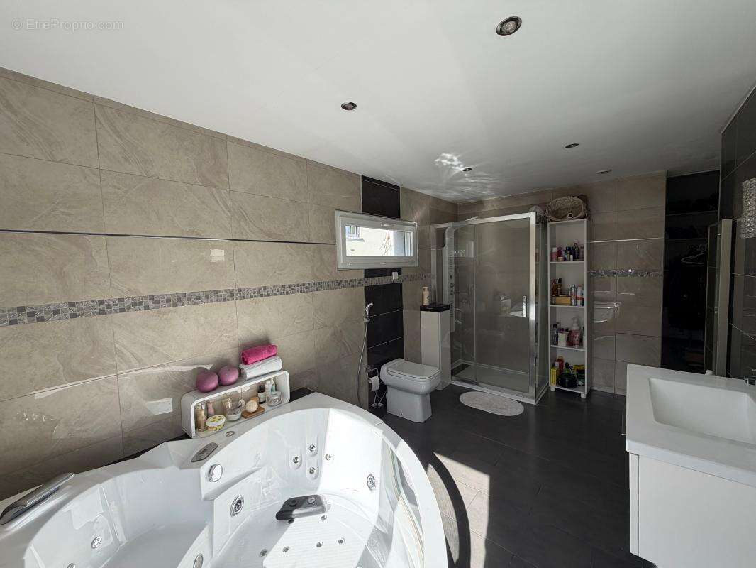 Maison à BRUGUIERES