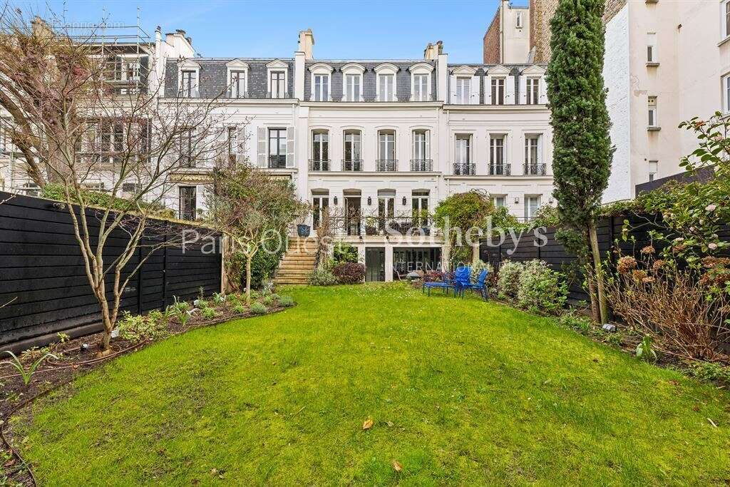 Maison à PARIS-16E