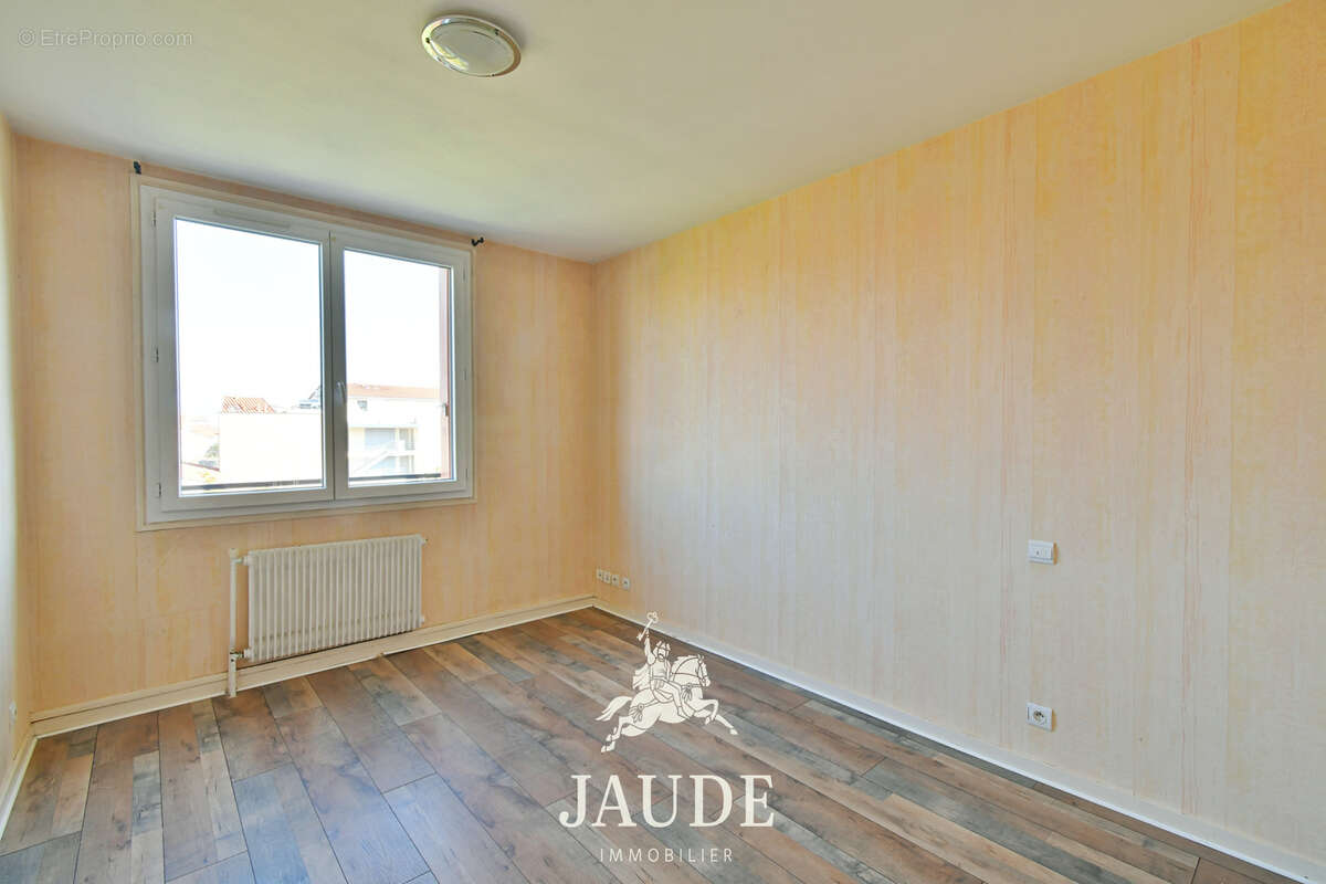 Appartement T3 de 62 m2 en DERNIER ÉTAGE avec balcon, parking et 2 caves   Quartier République / Stade Marcel- - photo 9