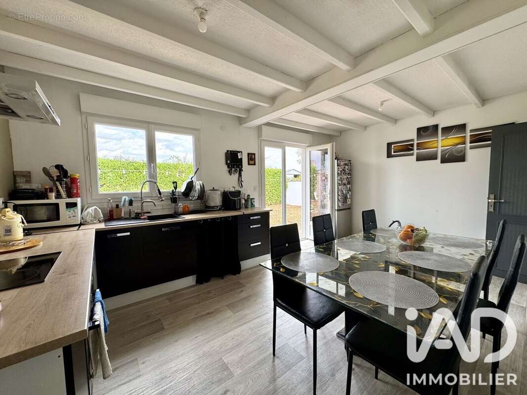 Maison 97 m² à Aiffres  - photo 8