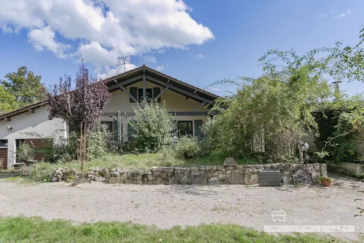 Maison à MONTFERMIER