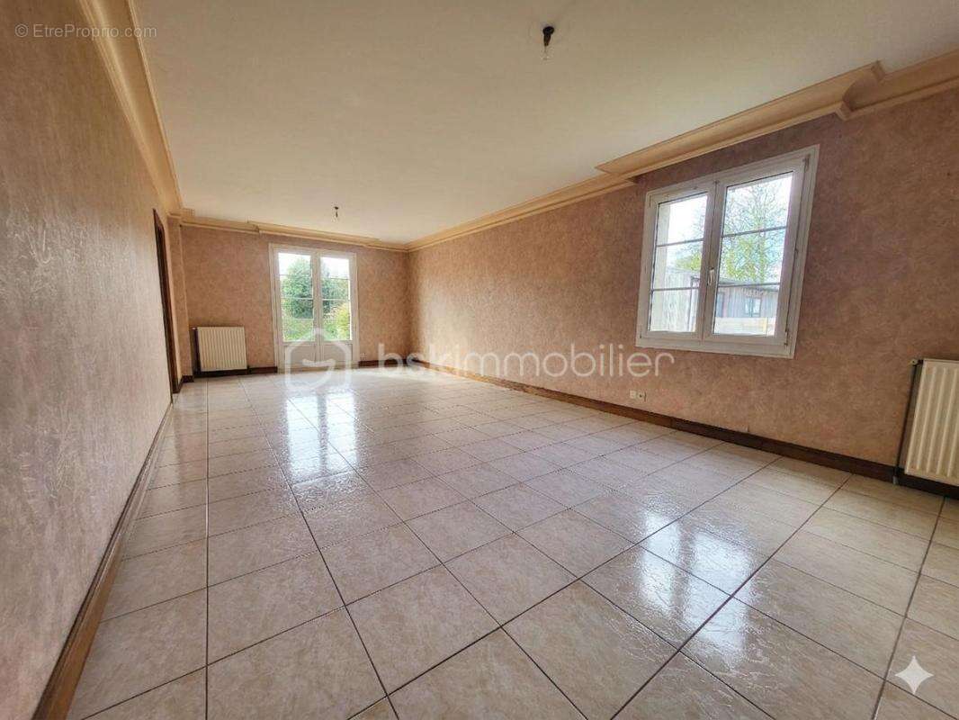  Maison familiale avec vie de plain-pied – 4 chambres – terrain 740 m² - photo 2