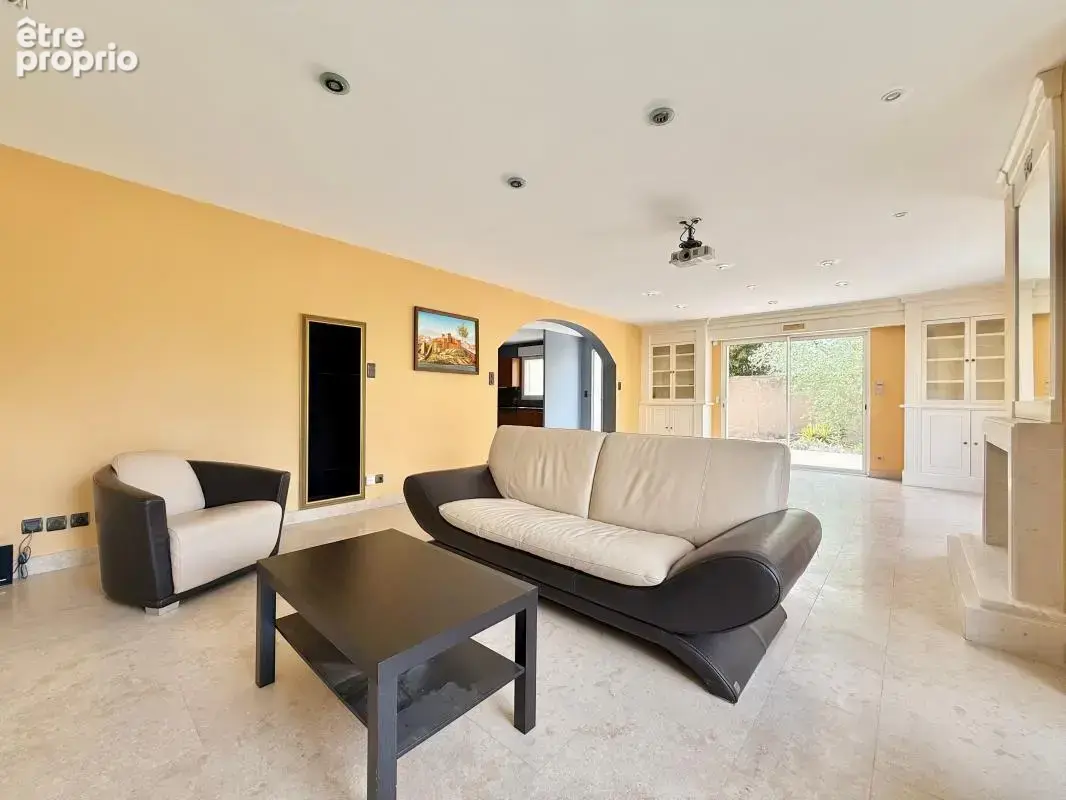 Maison familiale de 195 m² avec T2 indépendant – Calme et potentiel locatif - photo 8