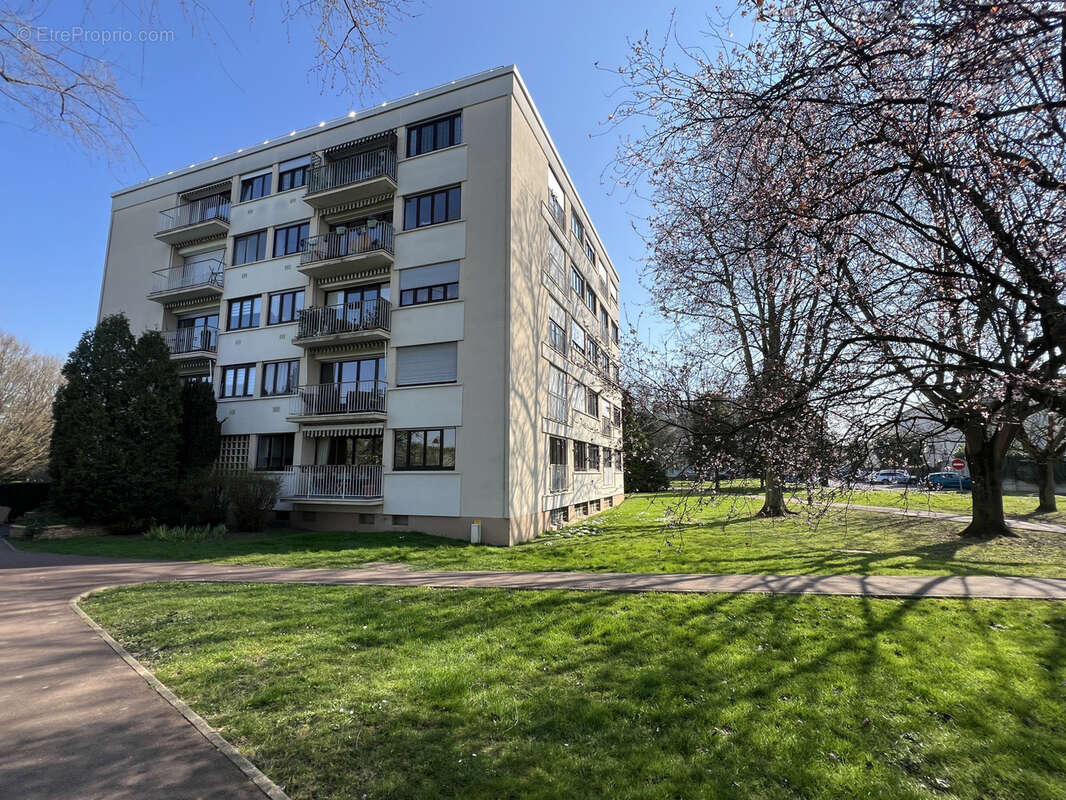 Appartement à CHENNEVIERES-SUR-MARNE