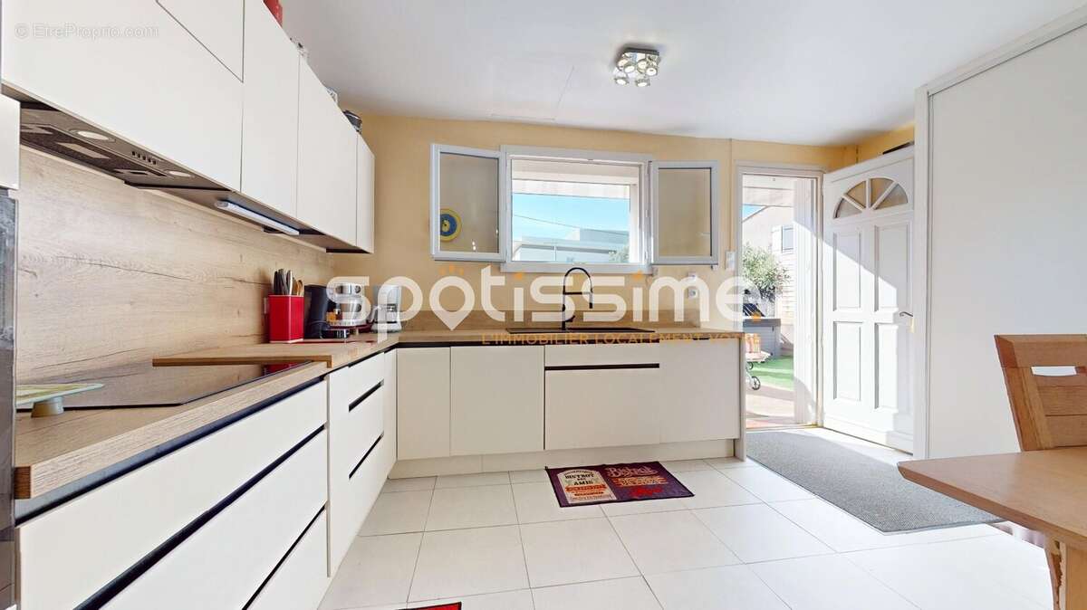 Maison de plain-pied 94 m² avec garage et jardin arboré  Quartier Mairie à Agde - photo 7