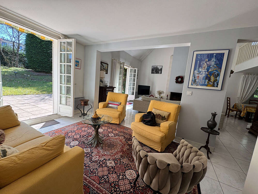 Maison à LES MESNULS