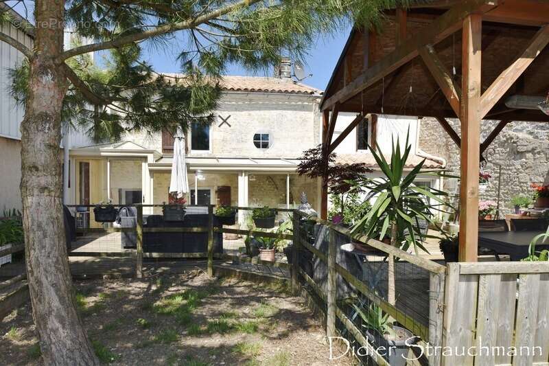 Maison à AIGREFEUILLE-D&#039;AUNIS