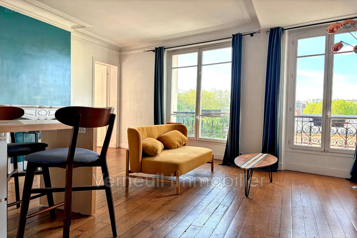 Appartement 70 m² à Paris-10e  - photo 2