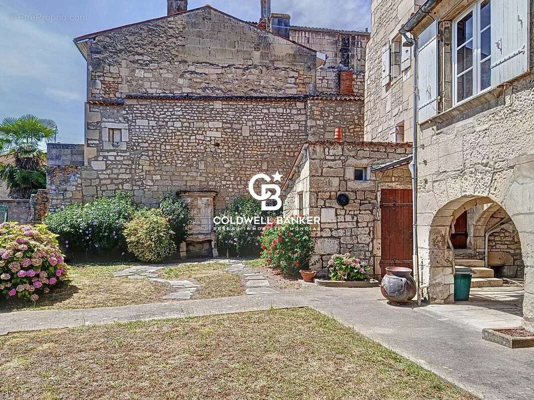 L’élégance du XVIIIe siècle alliée au confort d'aujourd'hui - Pons - photo 23