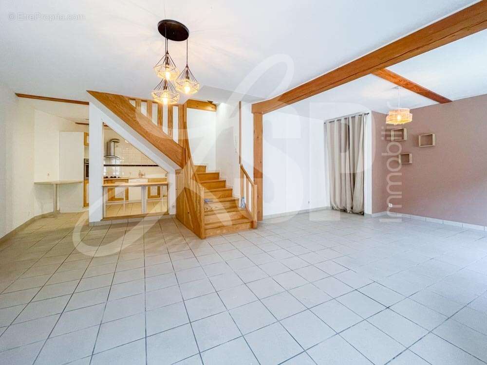 Appartement T3 dans maison de village - Appartement à SERRE-NERPOL