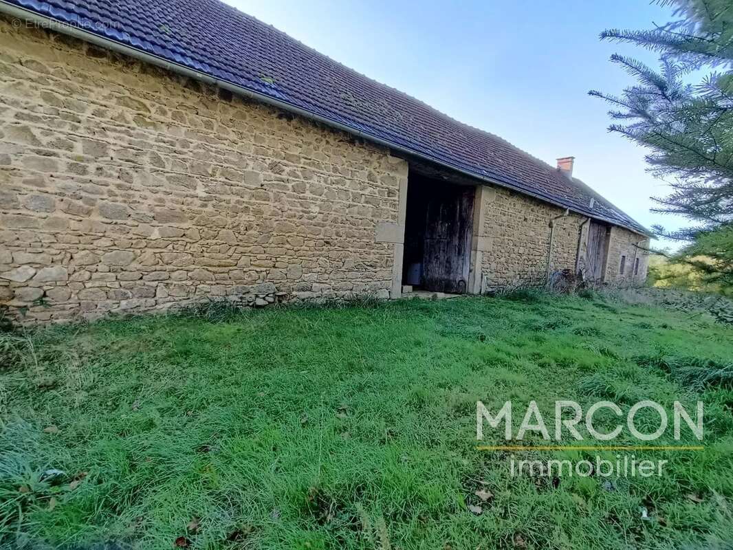 Maison à SAINT-HILAIRE-LE-CHATEAU