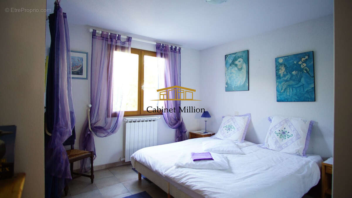 Maison à VIC-LA-GARDIOLE