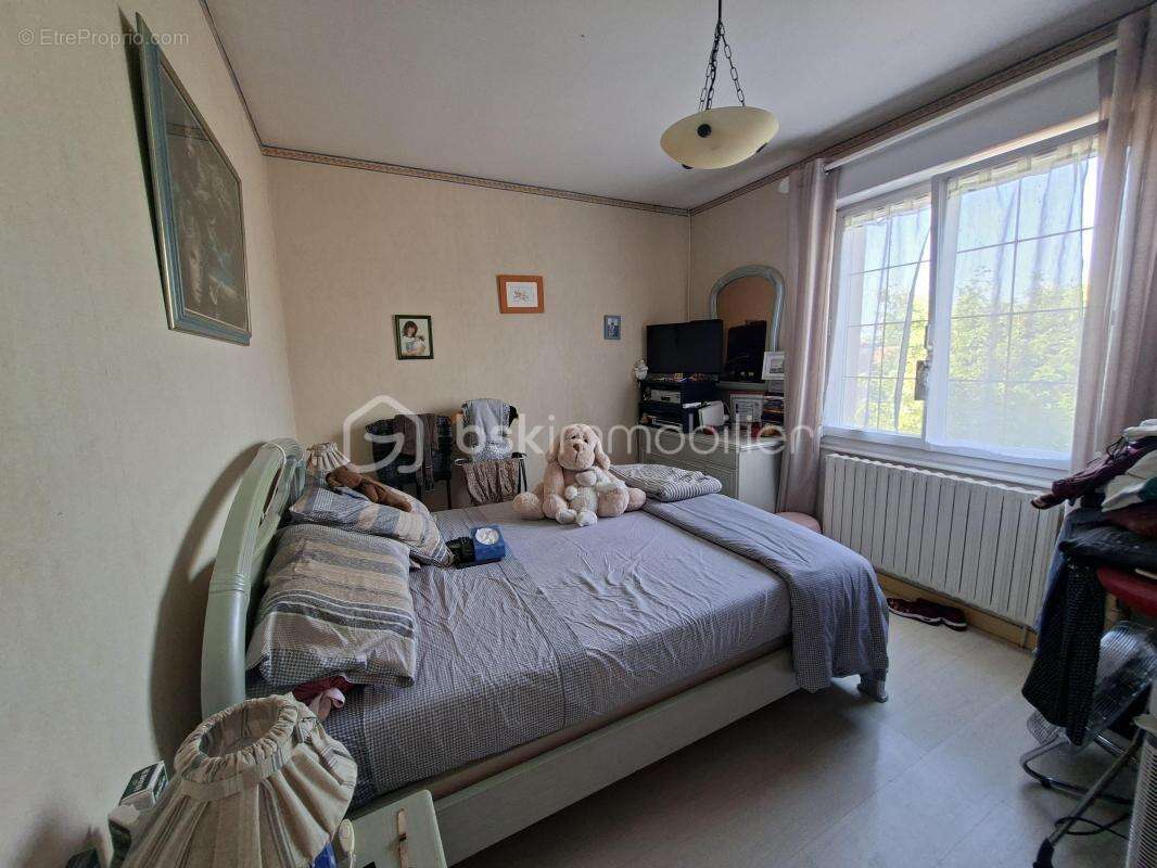 Maison avec grand sous sol et dependances - photo 9