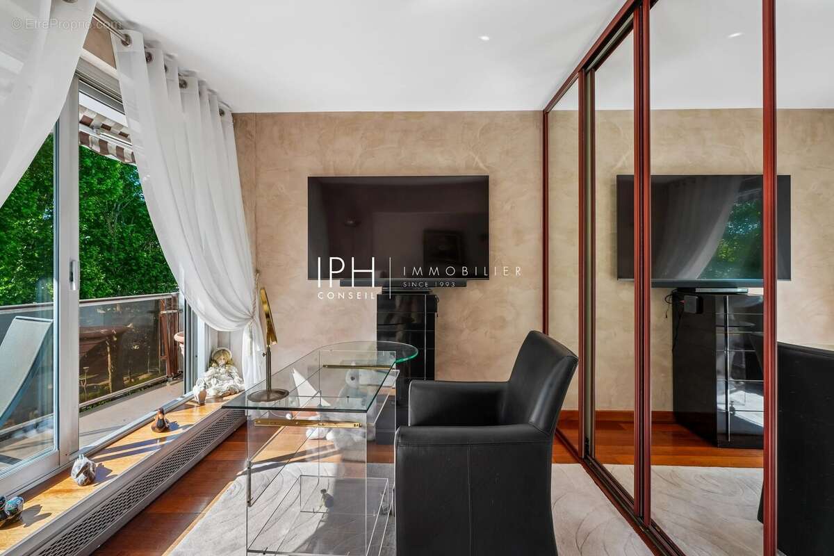 Appartement à NEUILLY-SUR-SEINE