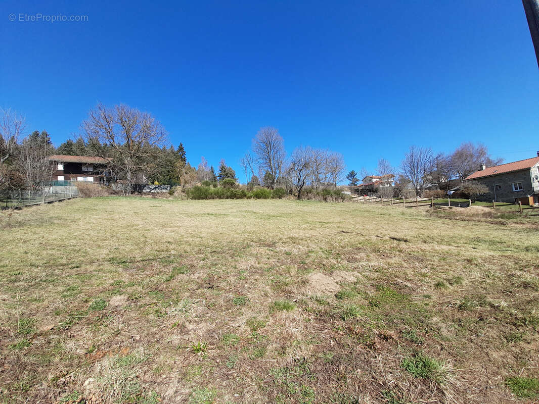 Terrain à ESTIVAREILLES