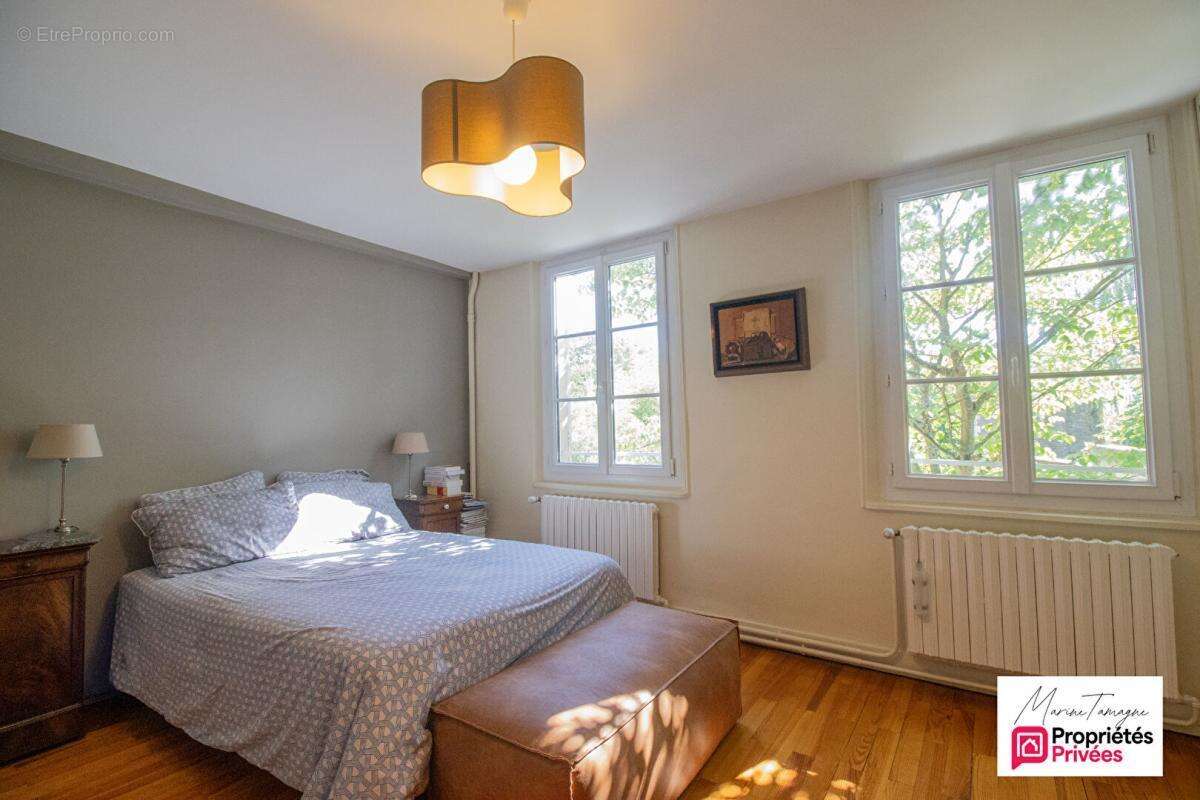 Maison à FLEURINES
