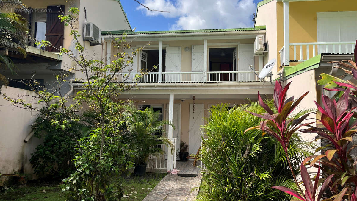 Maison à BAIE-MAHAULT