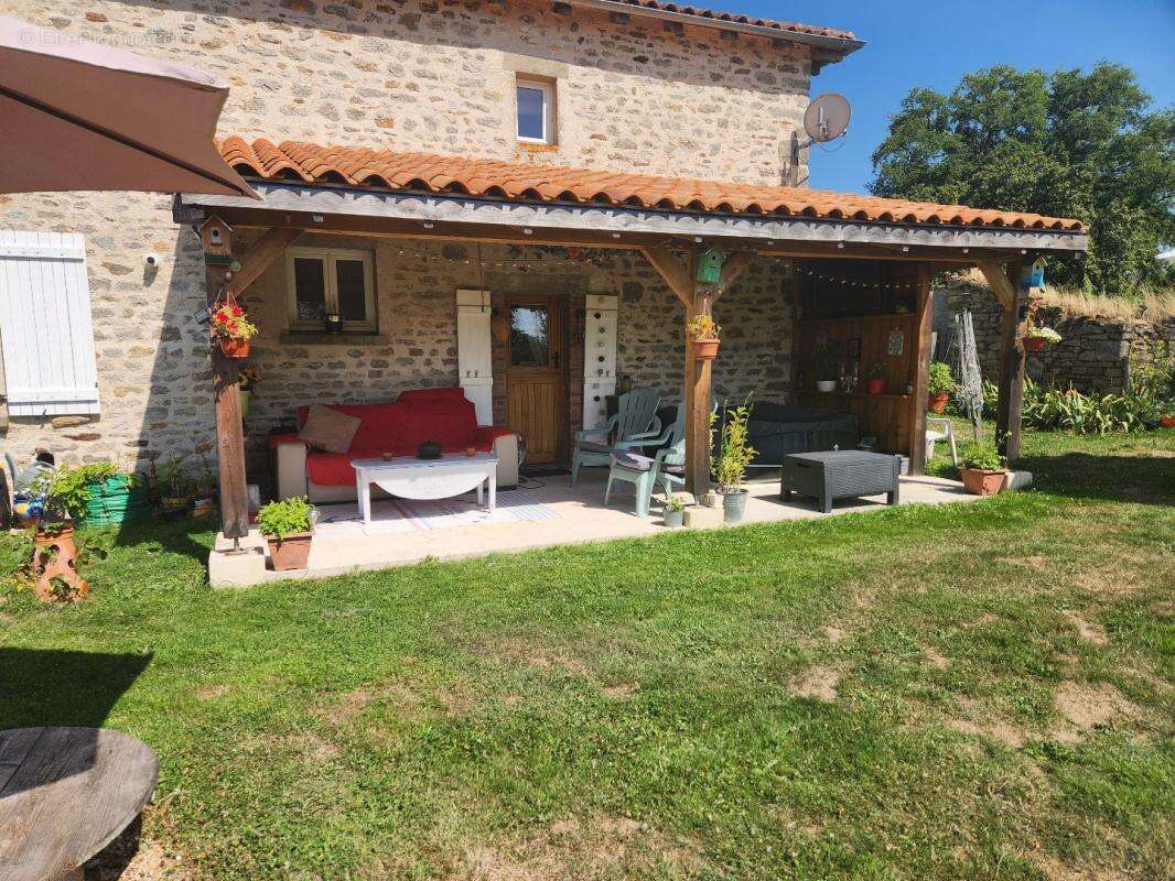 Maison à BUSSIERE-POITEVINE