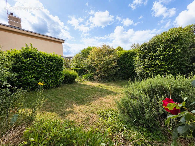 Chenôve - Maison 4 chambres avec garage et vue dégagée - photo 13