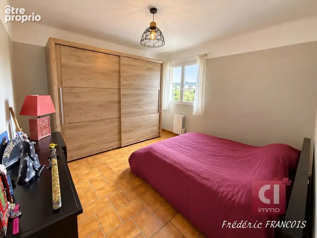 A vendre maison composée de deux logements(136 m²) à GAREOULT - photo 9